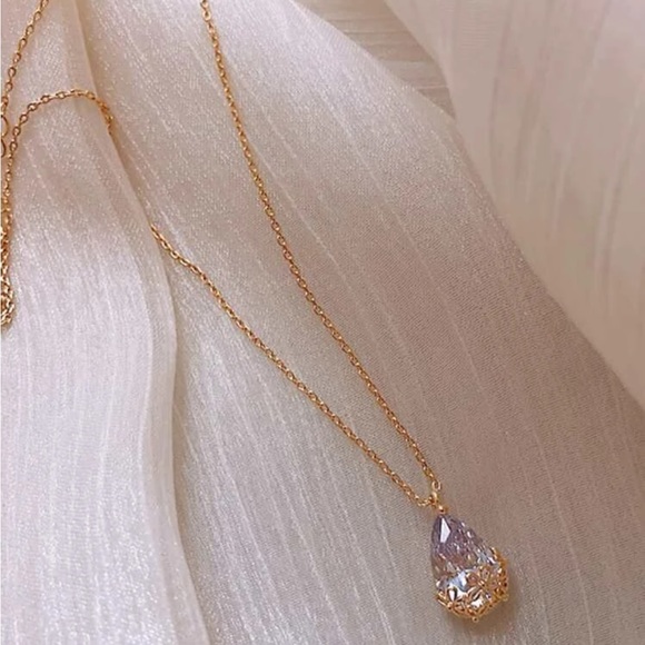 Gold Plated Teardrop Crystal Charm Necklace✨ - Picture 4 of 5